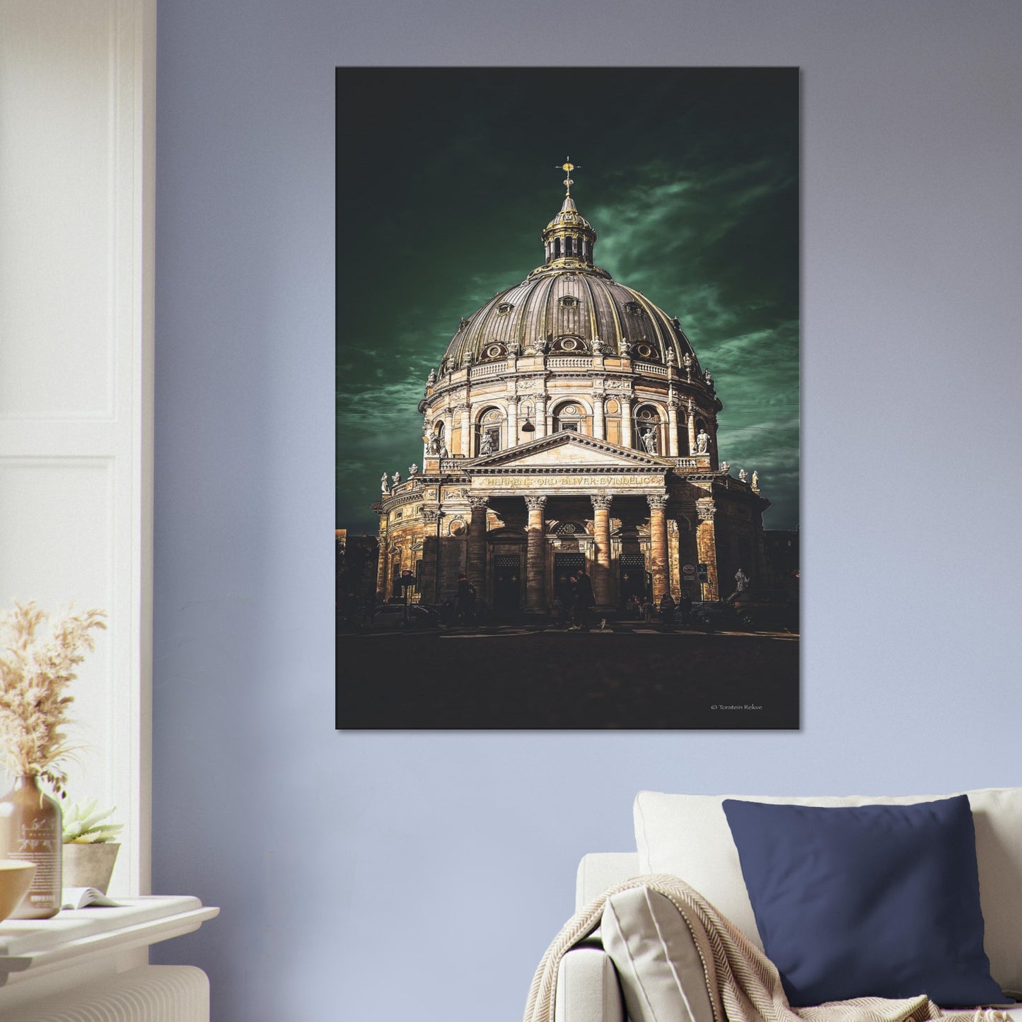 e8910dfc-4854-4c72-8700-d952463f306f